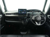 ◆インテリアパネル◆視界広々で非常に運転しやすくロングドライブでも疲れを感じさせないすっきりとまとまったインパネ周りです。