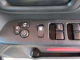 運転席ドアまわりの様子です。