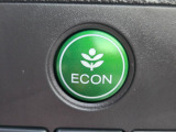 ワンタッチで省燃費走行をサポートするECONスイッチを装備。