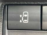 【パワースライドドア】スマートキーや運転席のスイッチでスライドドアの開閉が可能♪電動だから力を入れてドアを開ける必要が無く、小さいお子様でも、重い荷物を持っている時もラクに開け閉めできます♪