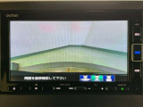【バックカメラ】運転が苦手な方も車庫入れラクラクです!ギアをリバースに入れれば自動的に切り換わりますので、面倒な操作は不要です♪狭い駐車場もお車を傷つけず安心ですね!