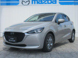 世界統一名称の『MAZDA2』となったコンパクト。「Be a Driver」のスローガンのもと、最適なドライビングポジションを提供できる室内空間と思い通りの走行性能を持った、クラスを超えたお車です!
