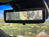 【デジタルインナーミラー】後席の大きな荷物や同乗者で後方が確認しづらい時でも安心!カメラが撮影した車両後方の映像をルームミラー内に表示。クリアな視界で状況の確認が可能です!