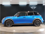 気密性の高いMINIは外観のかわいらしさとは裏腹に、外の雑音を遮り、高級感のある快適なドライブをお楽しみいただけます。
