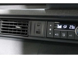 スマートフォンなどの音楽再生が可能なUSB接続ジャック装備車両です♪♪♪