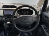 インテリアに合わせたデザインのステアリングは、運転される方のことも考え、運転しやすい形状、大きさです。是非一度、実際に触ってお確かめください。