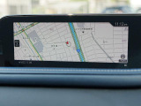 マツダコネクトの8.8インチワイドセンターディスプレイです。『Android Auto』『Apple CarPlay』や独自のコネクテッドサービスに対応したインターフェイスシステムです。