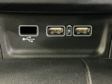 2.5アンペア急速USBチャージャー搭載。スマートフォンなどの充電にとっても便利です
