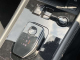e-POWERならではのシフトレバーで、バックやドライブなどの切り替えがラクラクです!
