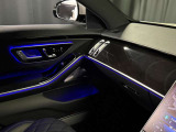 luxuryを感じるデジタルコックピット、上質素材が織りなす空間。利便性と高性能が融合した、この洗練された室内で、日常から非日常まで快適なドライブを。