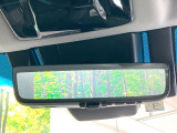 【デジタルインナーミラー】後席の大きな荷物や同乗者で後方が確認しづらい時でも安心!カメラが撮影した車両後方の映像をルームミラー内に表示。クリアな視界で状況の確認が可能です!