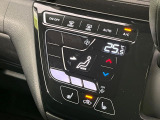 【オートエアコン】一度お好みの温度に設定すれば、車内の温度を検知し風量や温度を自動で調整。暑い&hellip;寒い&hellip;と何度もスイッチ操作をする必要はありません。快適な車内空間には必須の機能ですね♪