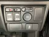 リアドアは乗り降りに便利な両側電動スライドドアです。また運転席に座っていながらスイッチ操作で自在にスライドドアを開け閉めできます。またVSA解除スイッチを右側に装備しています。