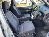 運転席まわりです。実際に座ってみて、乗り心地を体験してみてください,視界も良好です