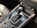 アクセルペダルを踏み込む量や速さに応じて変速パターンをし、人馬一体の運転感覚を発揮してくれる6速オートマ!