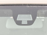 【スズキ セーフティサポート】走行中に前方の車両等を認識し、衝突しそうな時は警報とブレーキで衝突回避と被害軽減をアシスト。より安全にドライブをお楽しみいただけます。