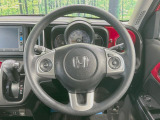インテリアに合わせたデザインのステアリングは、運転される方のことも考え、運転しやすい形状、大きさです。是非一度、実際に触ってお確かめください。
