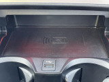 【ワイヤレスチャージ】携帯を置いておくだけで充電できます。アップルカープレイやBluetooth接続時でも充電は気にせず使用可能!