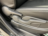 運転席シートリフターを装備しています★細かくドライビングポジションを設定できるので運転し易く、疲れにくいですね♪