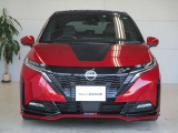 ■2WD専用フードデカール付。■NISMO専用フロントグリル&フロントバンパー&フロントLEDフォグランプ付!真ん中のNISMO専用エンブレムがかっこいい!