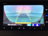 バックでの車庫入れも安心です!リアカメラが付いているバックモニター付のナビを装備しております。操作線もついており距離感も画面から確認できます。