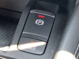 電動ブレーキ&オートホールドでブレーキ力を自動でキープ信号待ちなどの停車時に、ブレーキペダルを踏み続けていなくても自動的にブレーキ力がキープ。ペダルを踏み続けることによる足の疲れを緩和します。