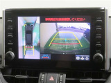 パノラミックビューモニター搭載。カメラで車両周囲の状況を映し出すため、狭い場所での駐車などに役立ちます。