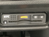 ハンドルの右下にETCがついています。高速道路の料金所の通過も楽々です!。 カードの取り出しもしやすい場所についています。