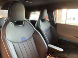 MINIのシートは体を包み込むようなデザインになっているので長時間運転しても疲れにくい設計です。