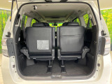 普段のお買い物や通勤、送迎等に十分な荷室スペースを確保しております。セカンドシートを倒すと、大きな荷物の積載も可能です♪