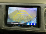 リバースギアに入れるだけで後方の表示へ切り替わります。夜間や雨の日の駐車も楽になりますよ。