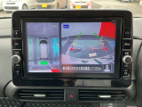 ナビのモニターに映るバックモニターで後方の距離も確認できて慣れない場所でもラクラク駐車できちゃいます◎