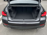 また、BMW正規認定中古車は、エマージェンシーサービスが自動付帯。24時間365日、皆様のカーライフをサポート致します。確かな安心のうえで、「駆けぬける歓び」をご堪能ください。