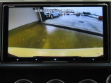 バックカメラが付いているので後方確認が非常にしやすいです。今や運転初心者も熟練者も必須装備!ついていて損はないですね♪