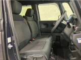 操作性に優れた運転席となります!小物入れや各ボタンの配置にこだわり、使いやすいです!座り心地もよく視認性も良好なのでロングドライブもお任せ下さい!