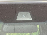 【ホンダセンシング】走行中に前方の車両等を認識し、衝突しそうな時は警報とブレーキで衝突回避と被害軽減をアシスト。より安全にドライブをお楽しみいただけます。