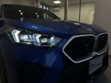 BMWの伝統の丸目4灯ヘッドライトでございます。LEDライトで視認性もよく明るく安全性の向上につながります。