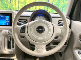 【スエードステアリング】滑りにくい素材が採用され、グリップ性能に優れたステアリングです。ハンドリング時の操作性が向上し、安心・安全な走行に貢献します。高級感あふれる見た目もいいですね♪