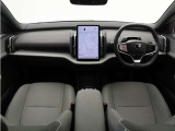 ドライバー・ディスプレイとセンターディスプレイを、12.3インチのタブレットに集約しました。運転操作に必要な情報とよく使う機能のコントロールボタンを、同一画面内にわかりやすく表示させることができます。