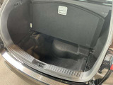 トランクボードの下に小さな収納スペースがあります。