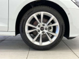 お車をより美しい状態でお乗りいただけるよう、ボディーコーティングも各種取り揃えております!