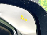【ブラインドスポットワーニング】走行中、ドアミラーの死角になりやすい箇所に後続車が接近するとサイドミラー付近に警告を表示、ドライバーに注意喚起をしてくれます。