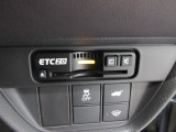 ETC付。高速道路の料金所はキャッシュレスで通過です。サービスエリア等にあるスマートインターの出入りも利用可能でとっても便利。ご納車後すぐにお使い頂けるようセットアップしてのお渡しとなります。