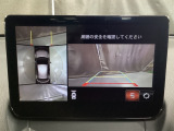 360度モニターは、4つのカメラによる前後左右・俯瞰映像でドライバーからは見えない領域の危険認知をサポート!全周囲の死角を減らし、狭い駐車場や幅寄せ、T字路の進入などの運転の安心感を高めますッ!