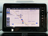 日産純正9インチメモリーナビ(MM223D-L)装備。スマートフォンによる部分地図更新、Bluetooth接続での音楽視聴、快適な画面操作と高音質なオーディオ再生。