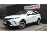 エッジの効いたボディラインとリアに向かって絞り込まれるクーペスタイルのSUV。低重心と高いボディ剛性でスポーティで安定した走りです。