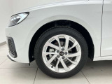 お車をより美しい状態でお乗りいただけるよう、ボディーコーティングも各種取り揃えております!