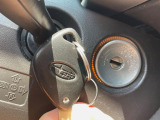 【キーレス】少し離れた場所からでもボタン一つでドアの開錠・施錠ができるのでとっても便利!ドアの鍵穴周りに傷をつけることもありません♪