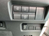 ★運転席の右下にある各ボタンは安全のためONでのご使用をおすすめしております。衝突軽減ブレーキ・踏み間違い防止装置・横滑り防止装置・車線逸脱警報などのON・OFFを手動で操作出来ます★