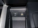 運転席用USB充電もございます。